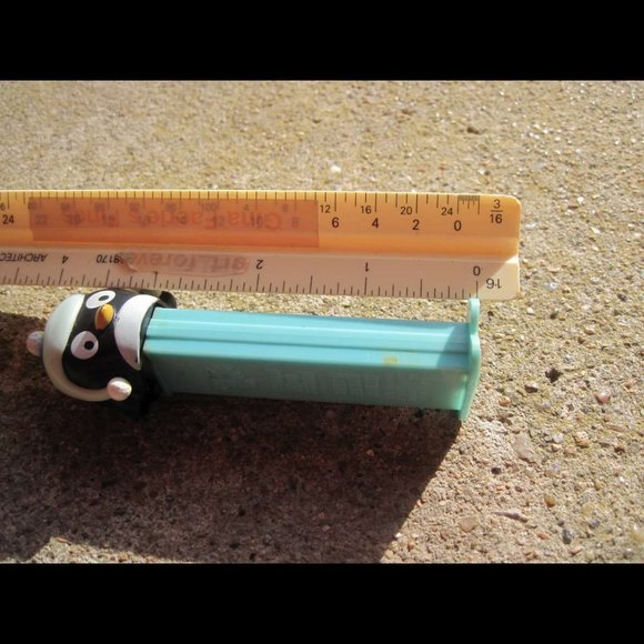 Penguin PEZ Candy Dispenser Light Blue Toboggin Hat Preowned Dirty Collectible - Picture 9 of 10